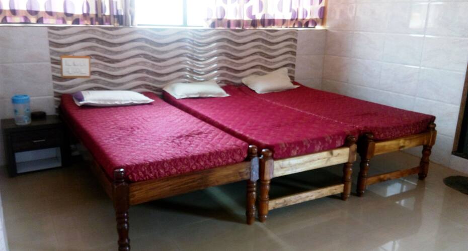 Shrigandha Deluxe Lodge, Haveri 1